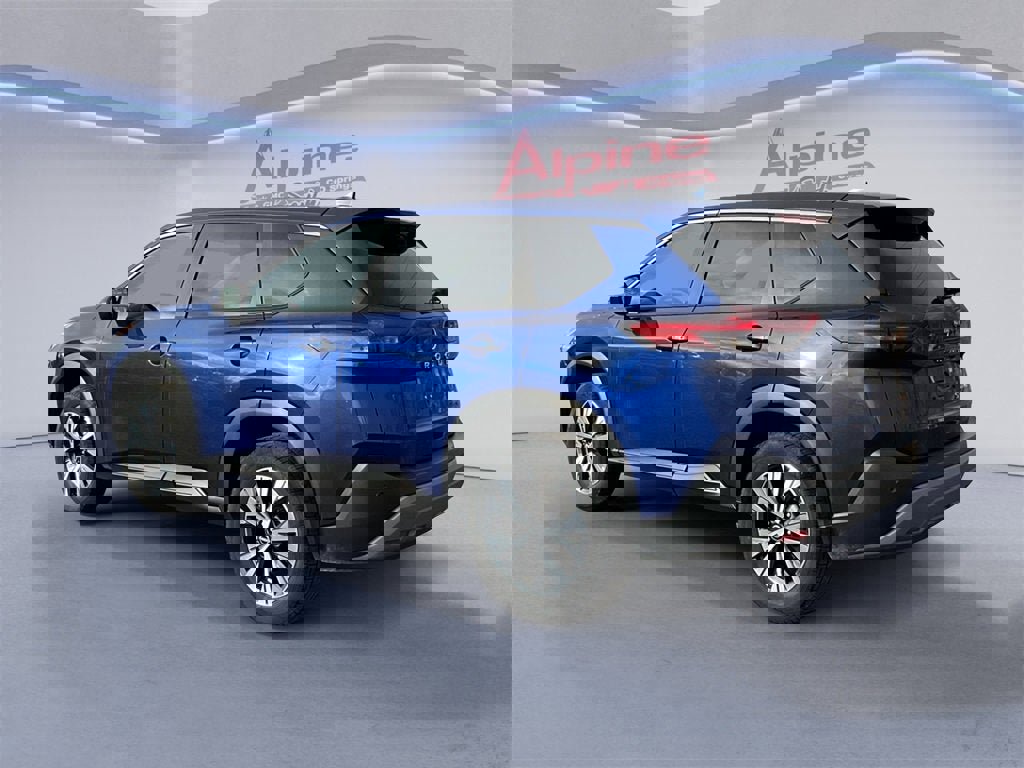 Used 2023 Nissan Rogue SV image 3