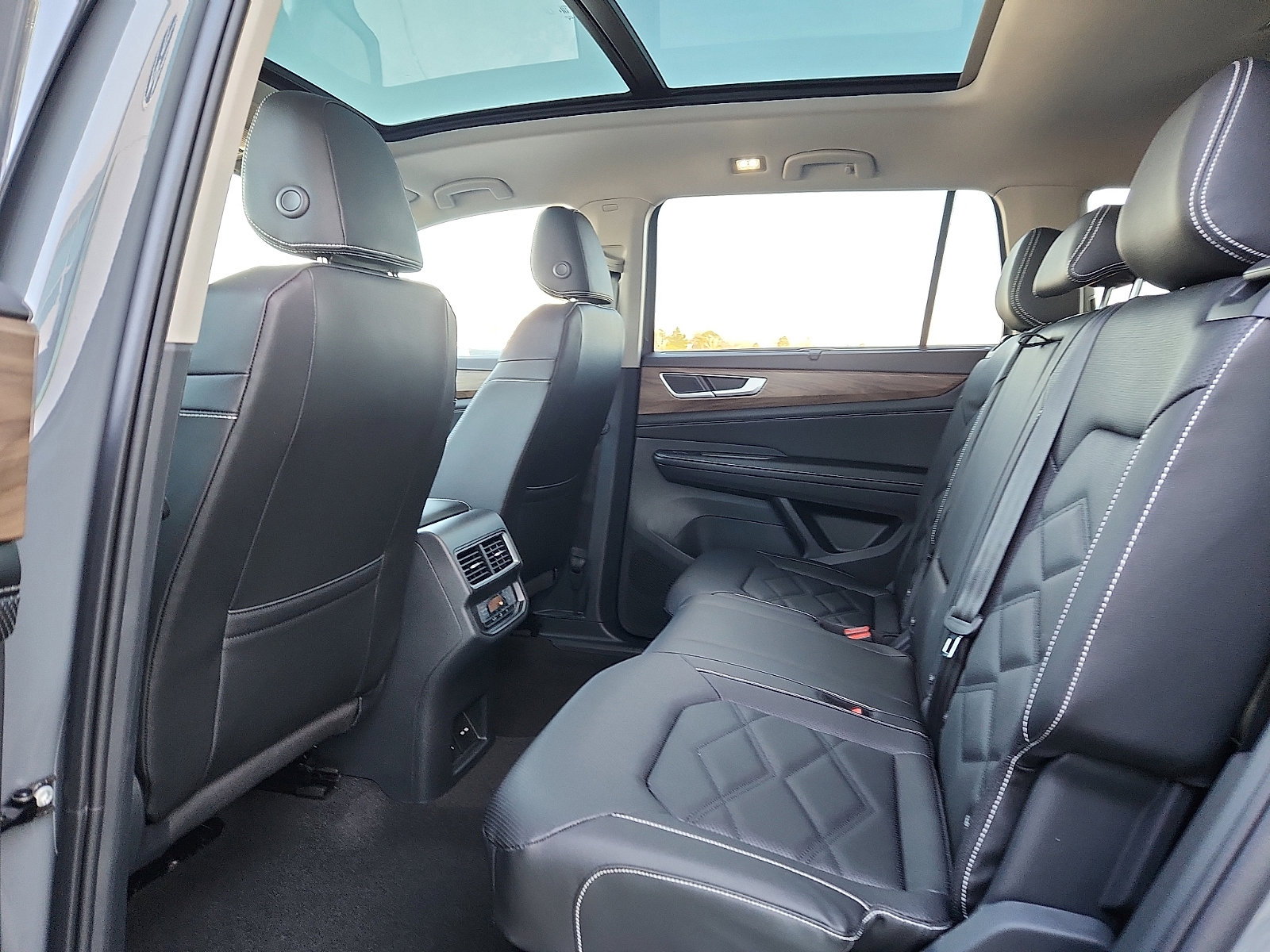 New 2026 Volkswagen Atlas SE image 12