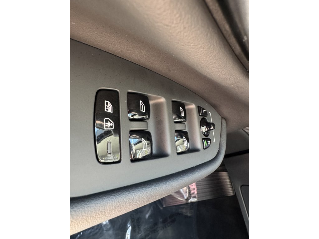 Used 2024 Volvo XC90 T8 Core w/ Protection Package Premier image 28