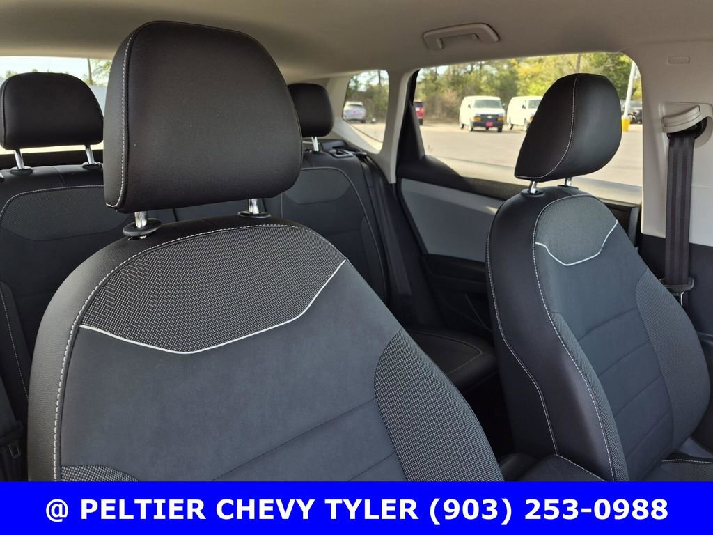 Used 2023 Volkswagen Taos SE w/ Black Wheel Package image 12