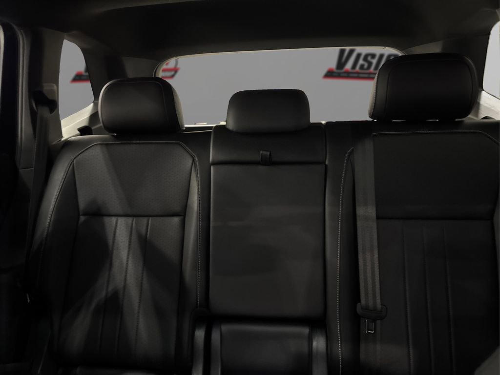 Used 2022 Volkswagen Tiguan SE R-Line image 19