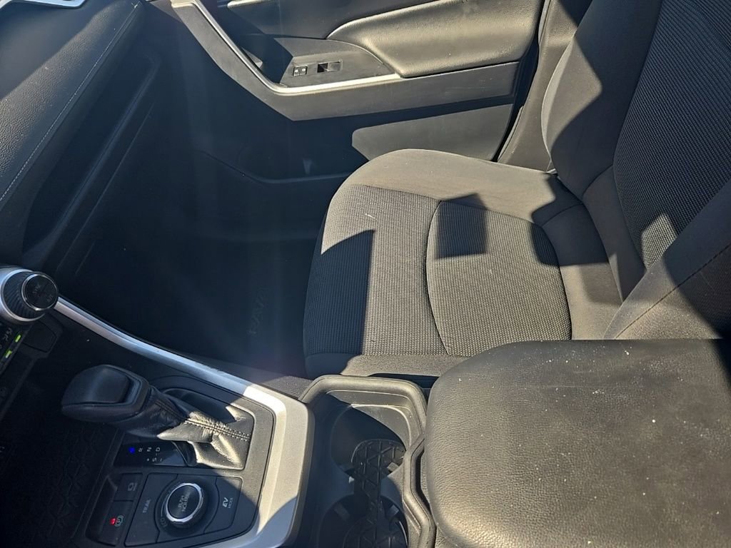 Used 2019 Toyota RAV4 LE image 22