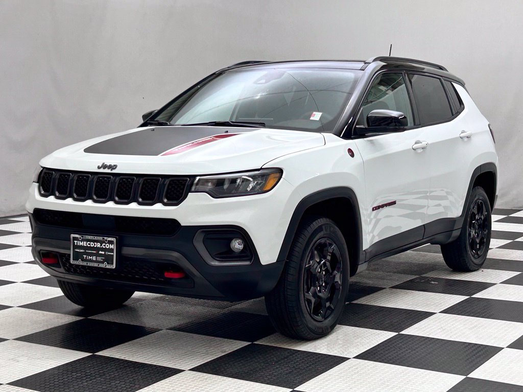 Used 2023 Jeep Compass Trailhawk w/ Sun and Sound Group AWD/4WD image 4