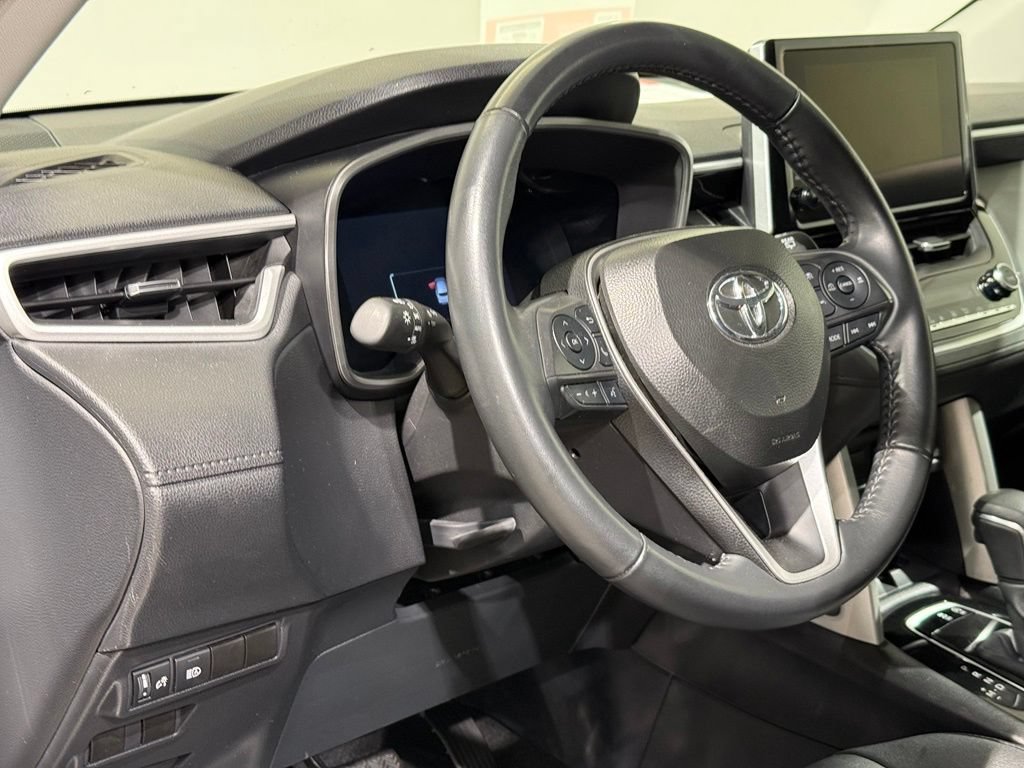 Certified 2025 Toyota Corolla Cross XLE FWD image 17