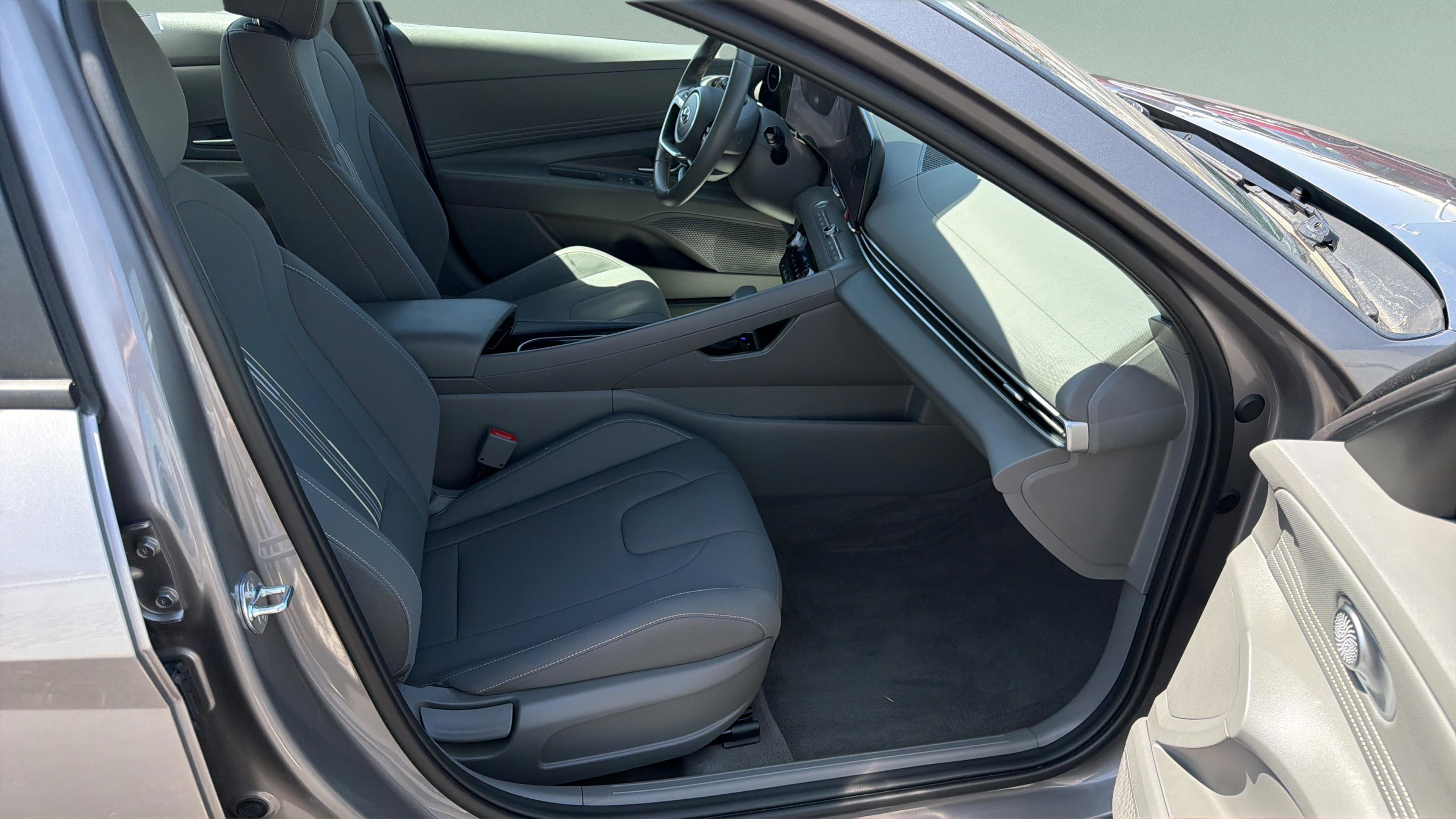 Used 2023 Hyundai Elantra SEL w/ Convenience Package image 24