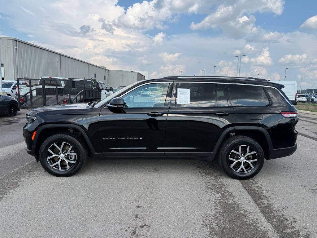 Used 2023 Jeep Grand Cherokee L Limited AWD/4WD image 39