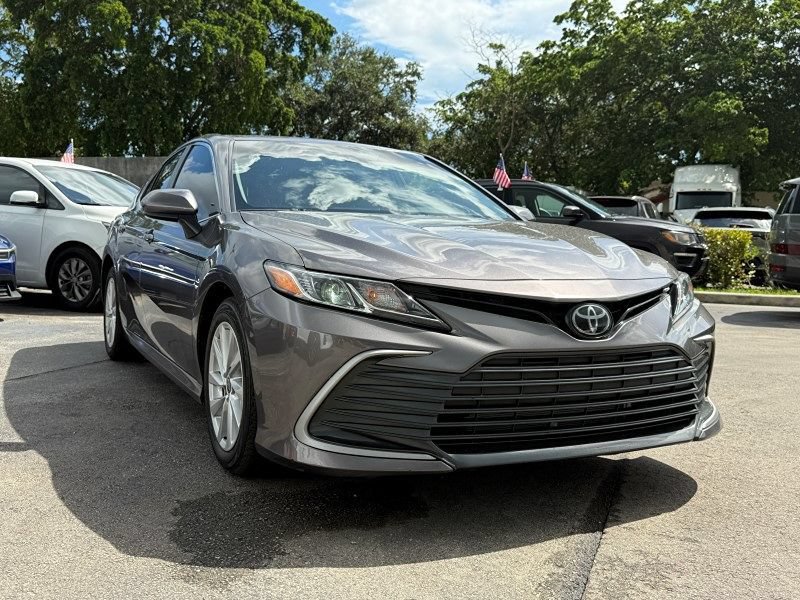 Used 2023 Toyota Camry LE FWD image 3