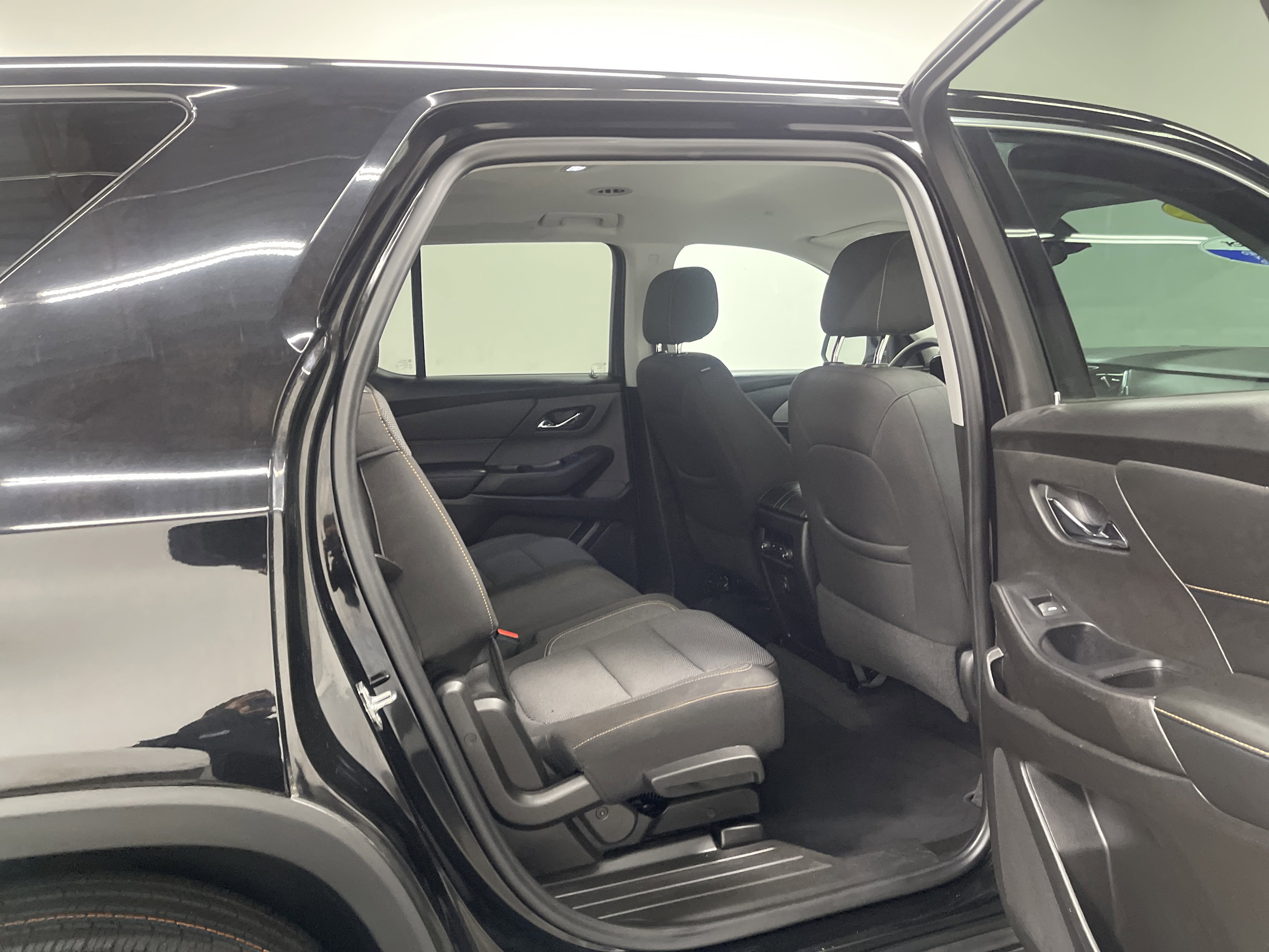 Used 2021 Chevrolet Traverse LS AWD/4WD image 21