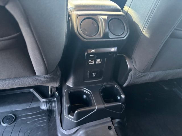 Used 2021 Jeep Wrangler Unlimited Sahara image 33