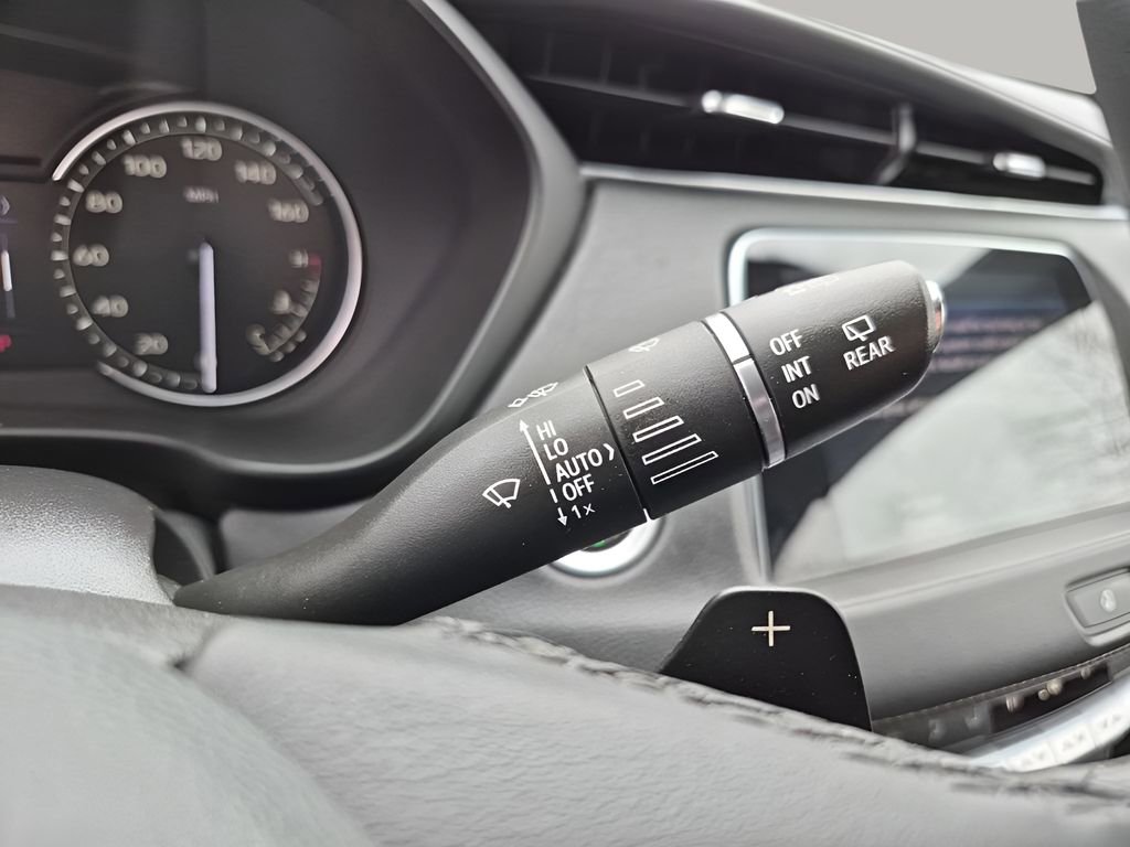 Certified 2021 Cadillac XT4 Premium Luxury w/ LPO, Radiant Package image 36