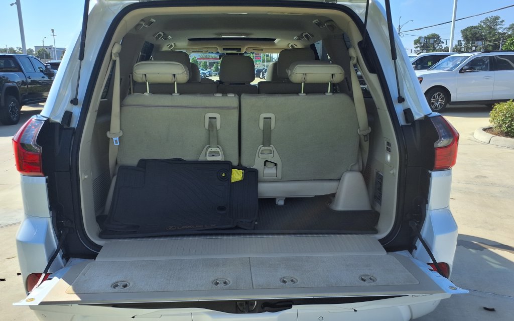Used 2021 Lexus LX 570 4WD w/ Luxury Package image 10