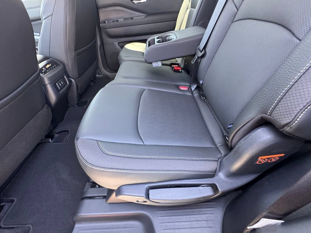 New 2026 Nissan Pathfinder SL FWD image 19