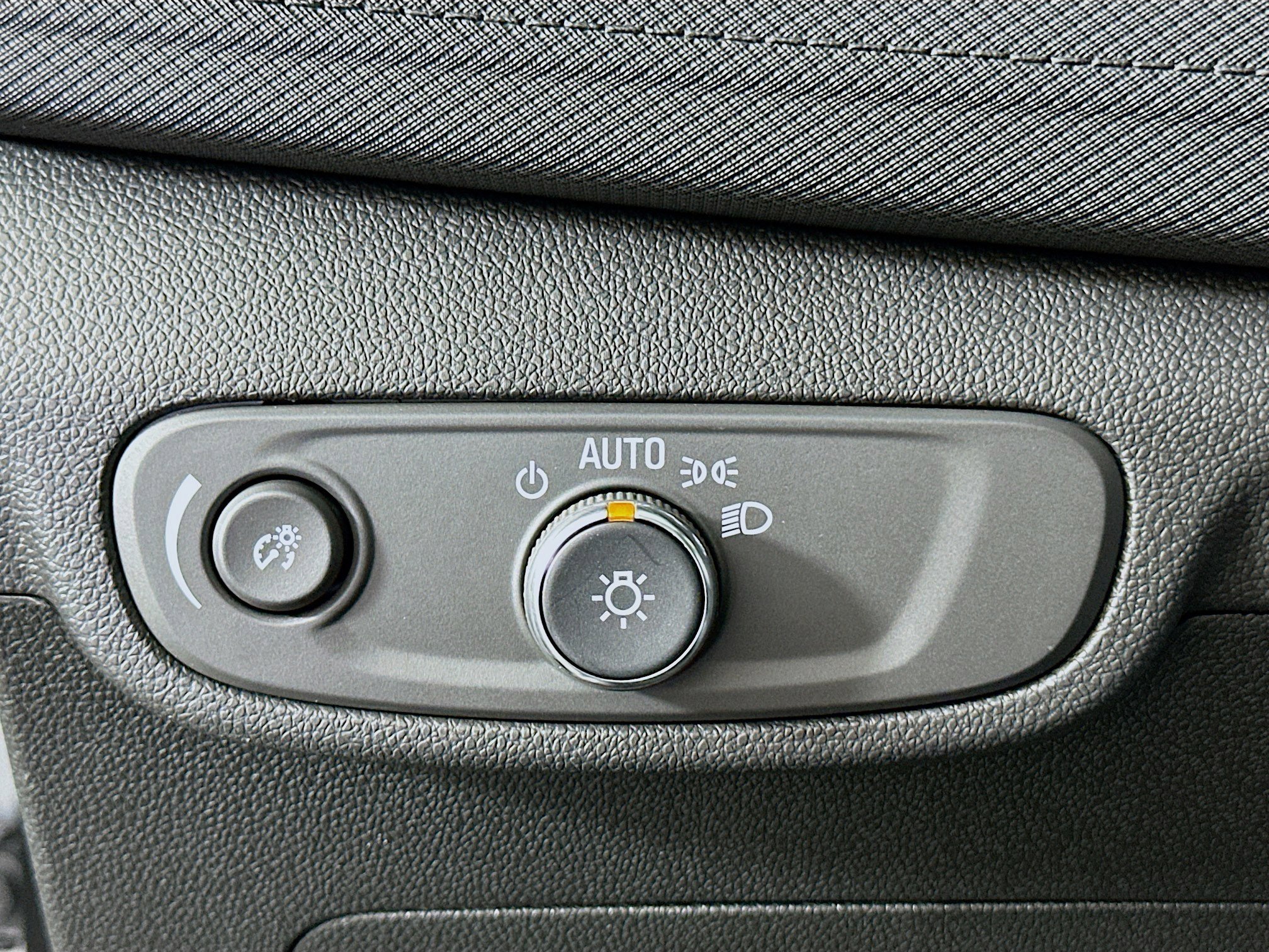 Used 2025 Chevrolet TrailBlazer LT AWD/4WD image 16