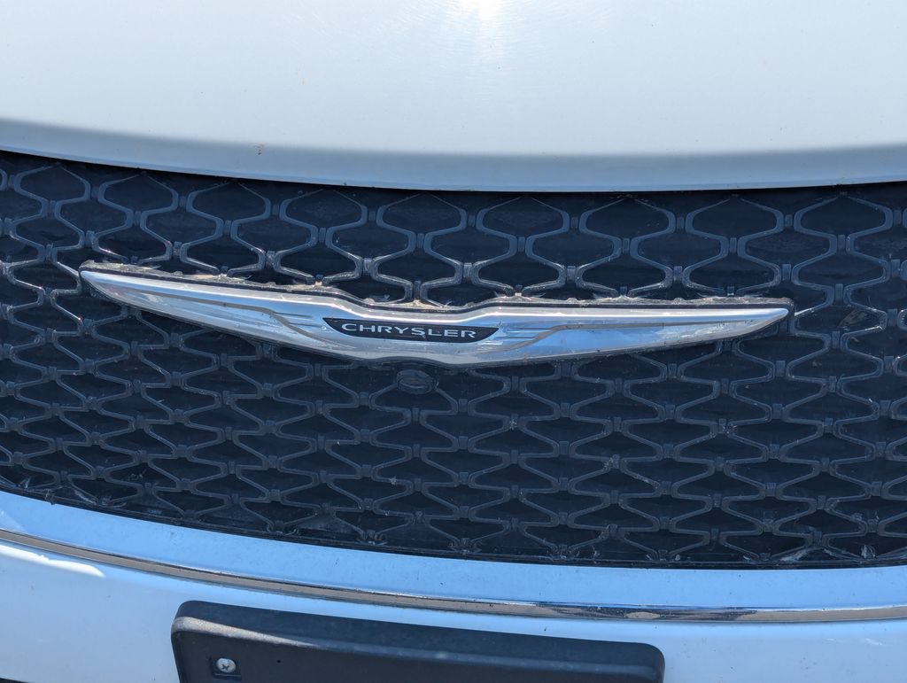 Used 2023 Chrysler Pacifica Touring-L FWD image 11