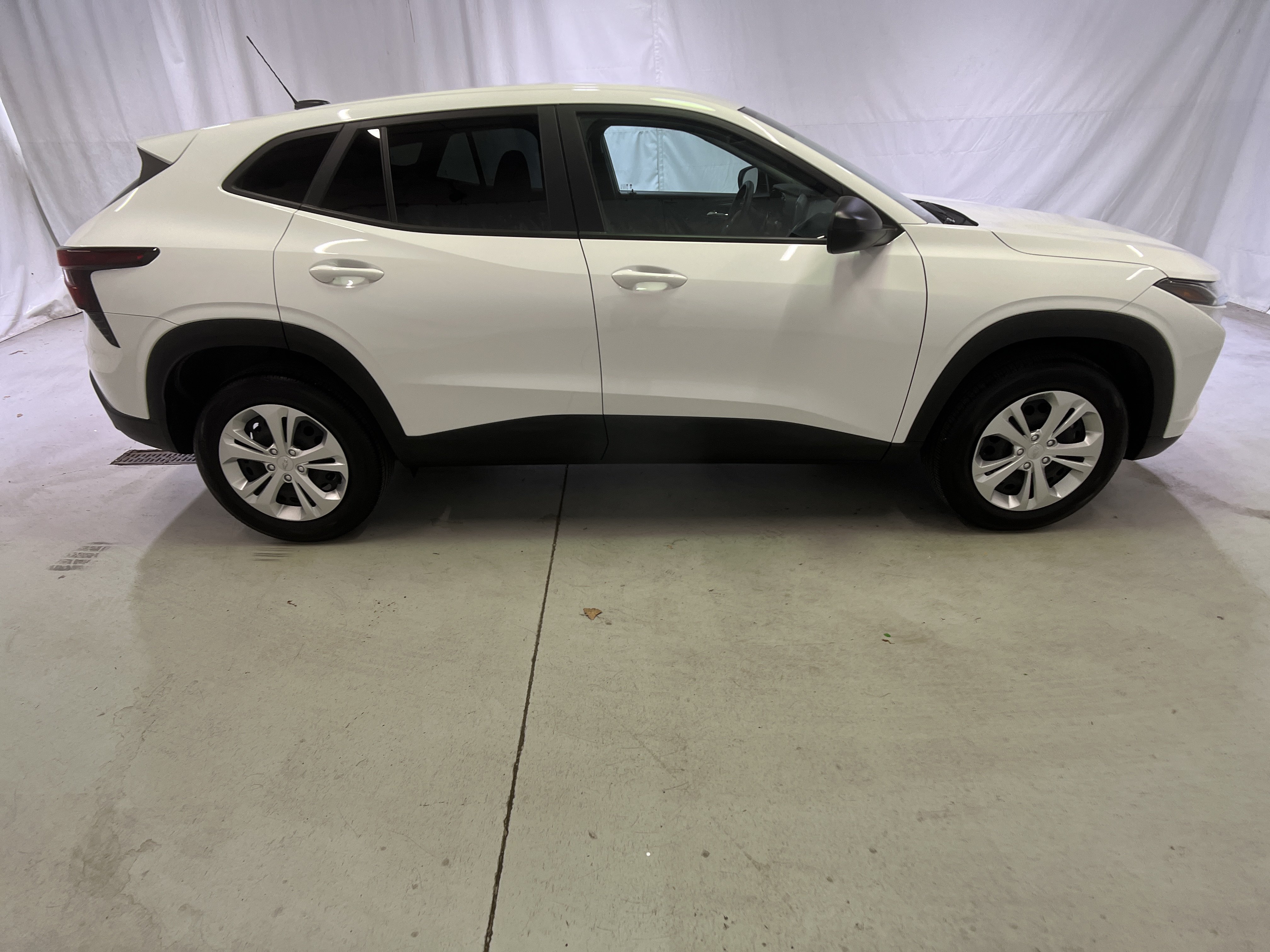 Certified 2024 Chevrolet Trax LS FWD image 12