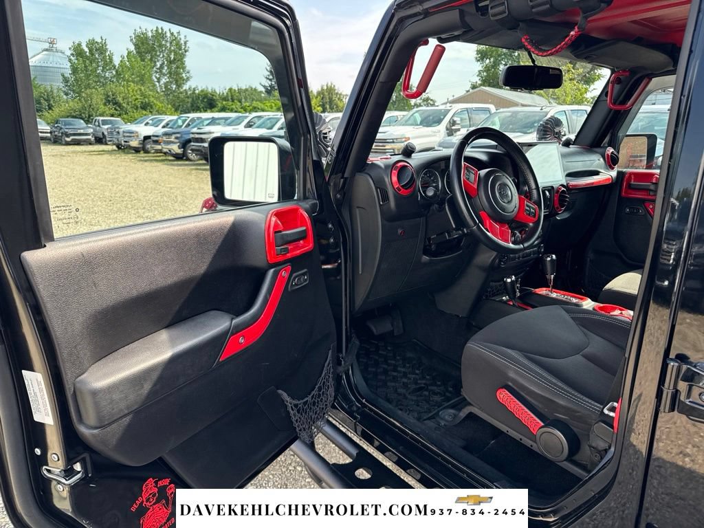 Used 2015 Jeep Wrangler Unlimited Sahara AWD/4WD image 13