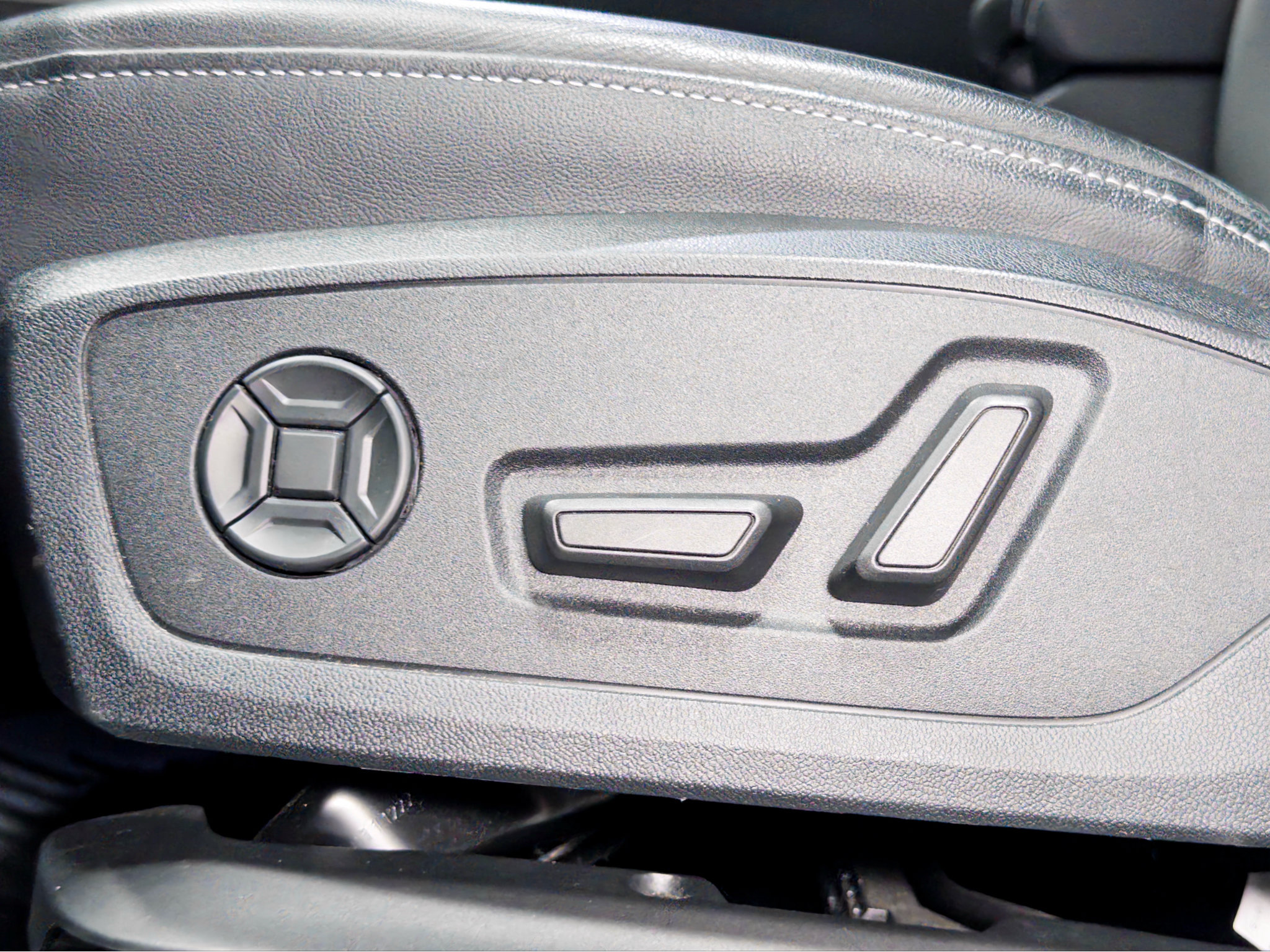 Used 2022 Audi Q4 e-tron Premium Plus AWD/4WD image 7