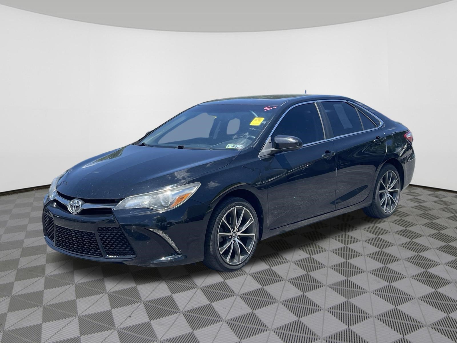 Used 2017 Toyota Camry XSE w/ Moonroof Package FWD image 2
