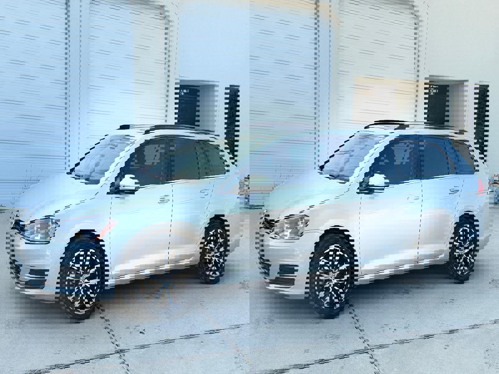 Used 2016 Volkswagen Golf SE