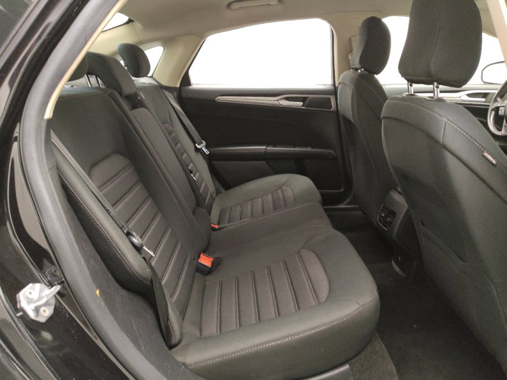 Used 2020 Ford Fusion SE image 19