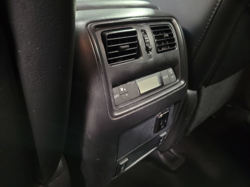Used 2016 Nissan Pathfinder Platinum AWD/4WD image 32