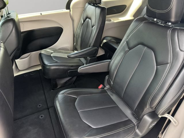 Used 2024 Chrysler Pacifica Touring-L FWD image 15
