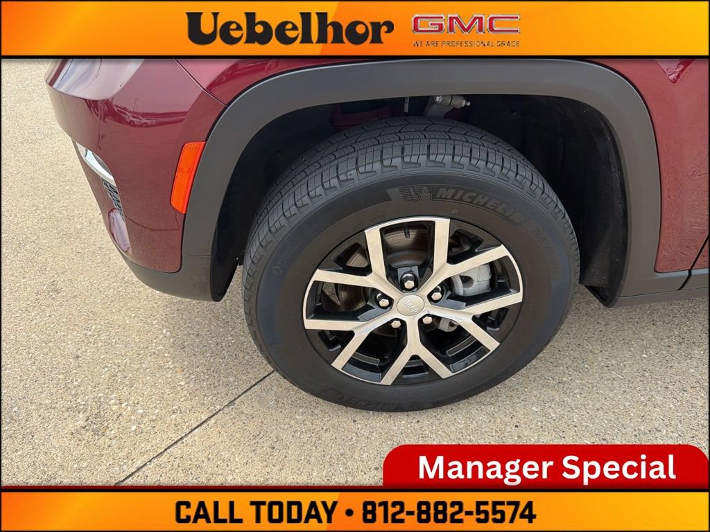 Used 2023 Jeep Grand Cherokee Limited w/ Trailer Tow Prep Group (B) AWD/4WD image 15