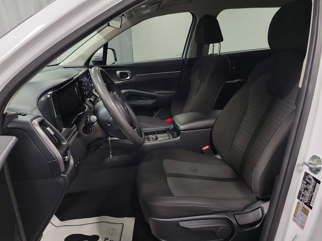 Used 2023 Kia Sorento LX image 13