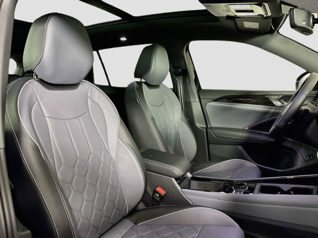 New 2026 Volkswagen Tiguan SEL R-Line AWD/4WD image 29