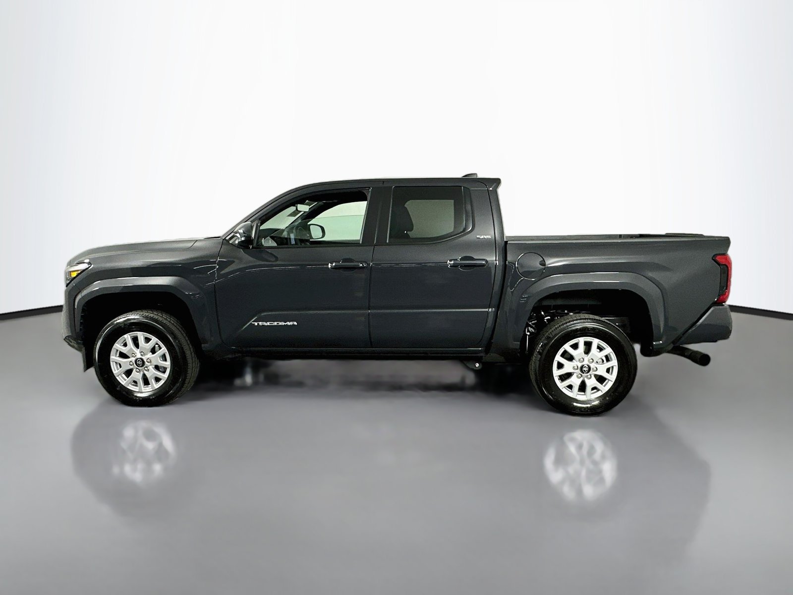 Certified 2026 Toyota Tacoma SR5 w/ SR5 Upgrade Package AWD/4WD image 4