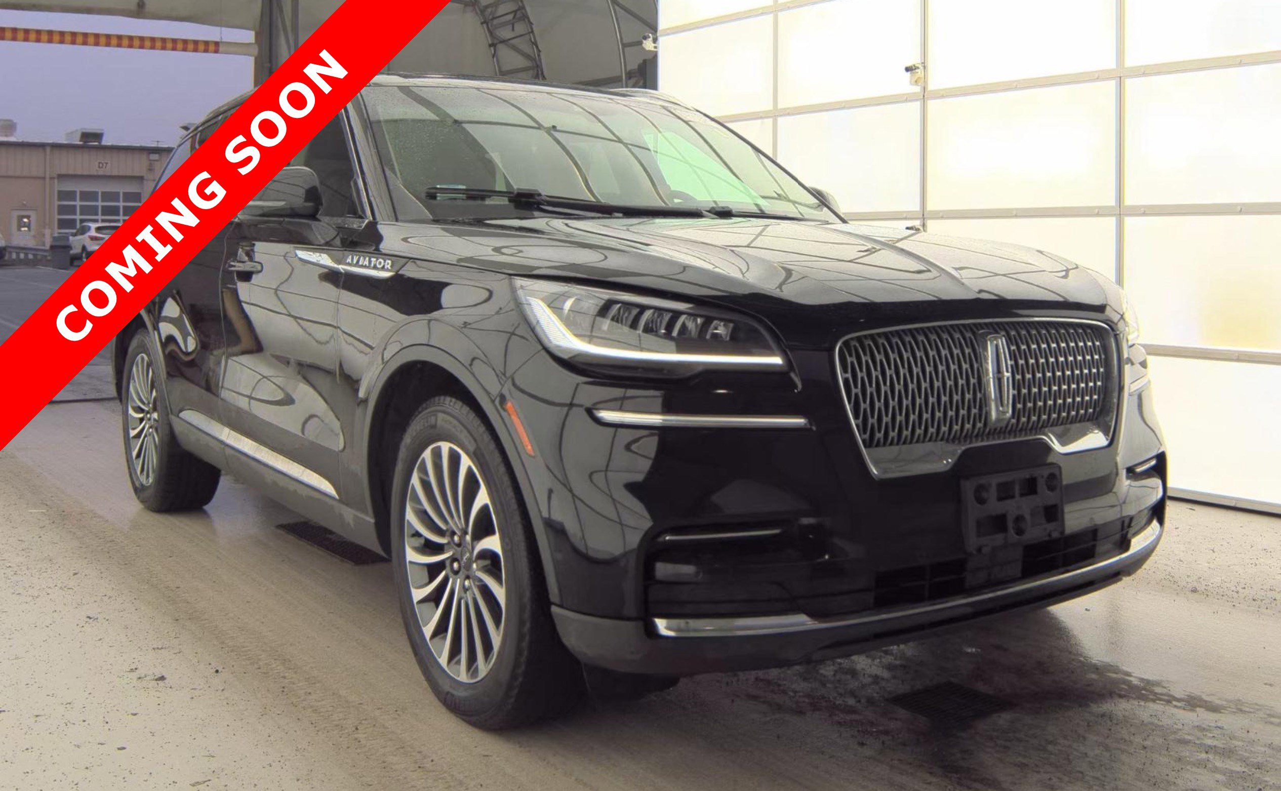 Used 2024 Lincoln Aviator AWD w/ Premium Package image 3