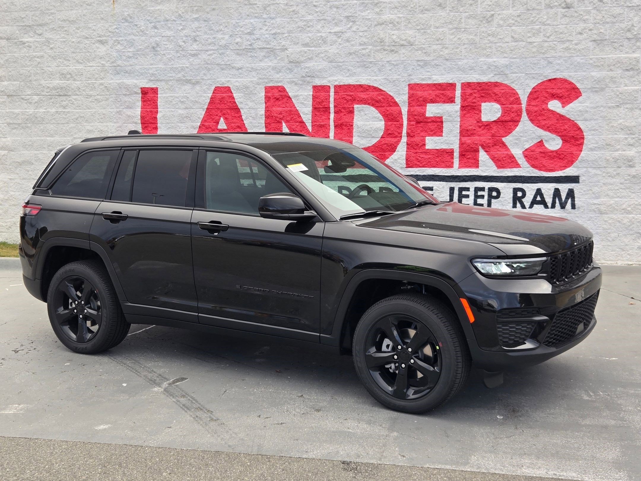 New 2025 Jeep Grand Cherokee Laredo