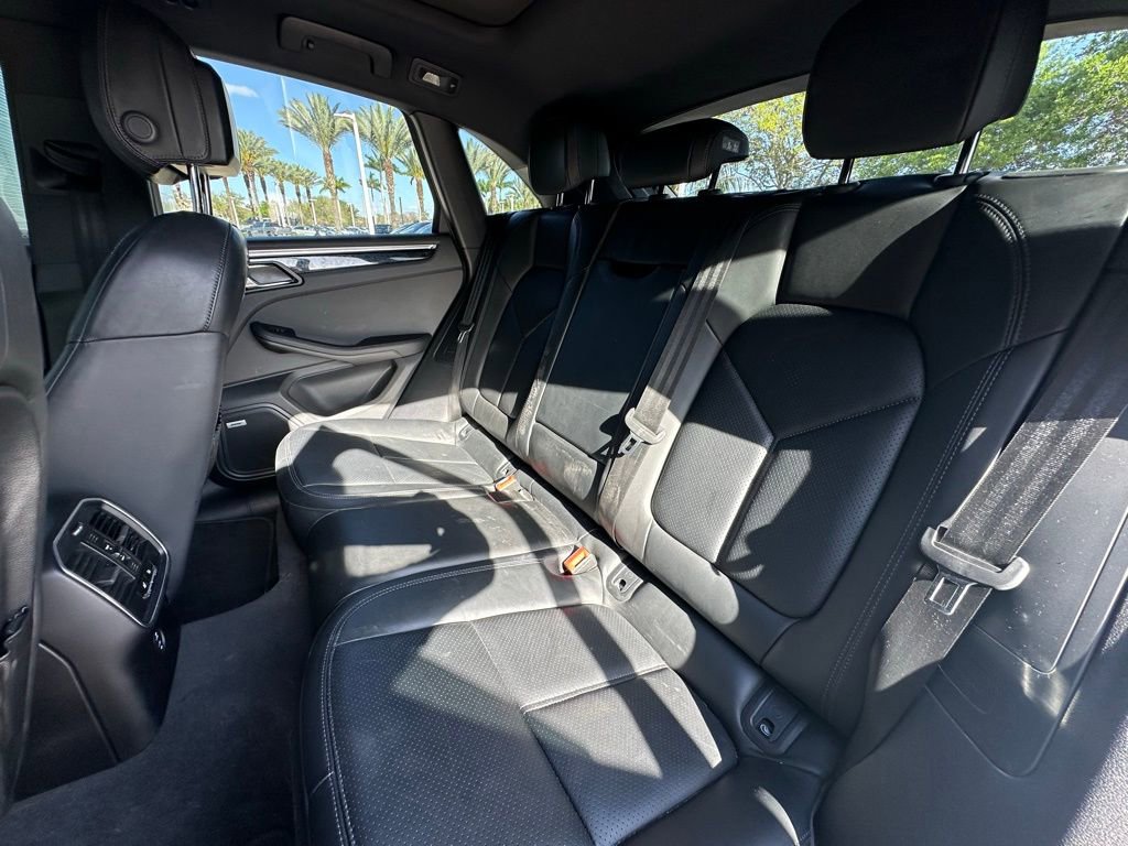 Certified 2023 Porsche Macan AWD/4WD image 37