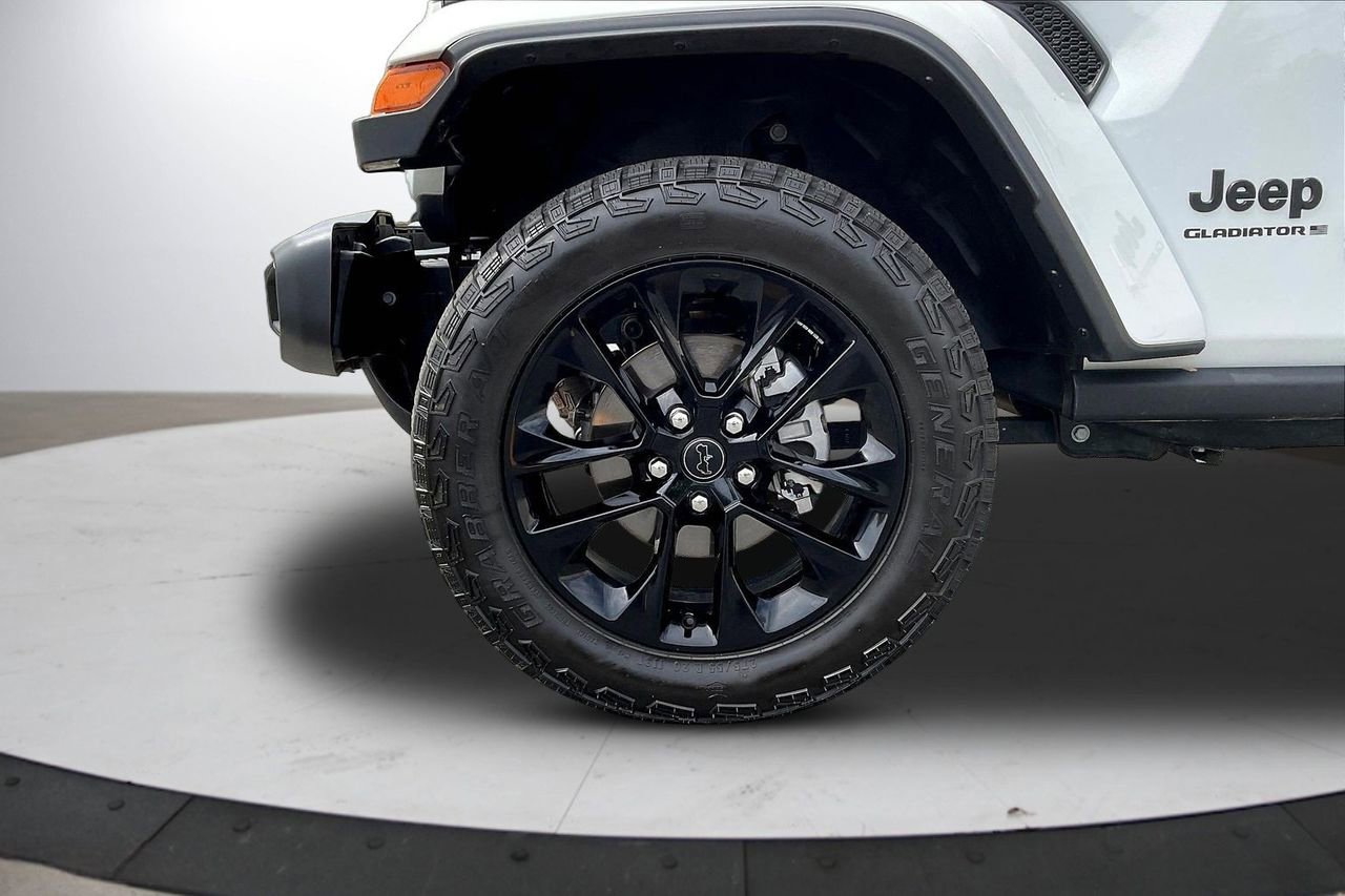 Certified 2025 Jeep Gladiator Sport image 33