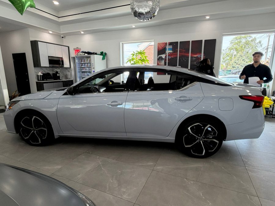 Used 2023 Nissan Altima 2.5 SR AWD/4WD image 4