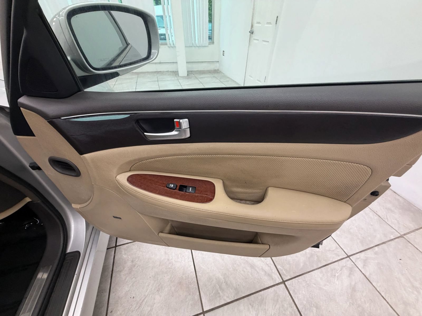 Used 2012 Hyundai Genesis 3.8 w/ Premium Pkg RWD image 19