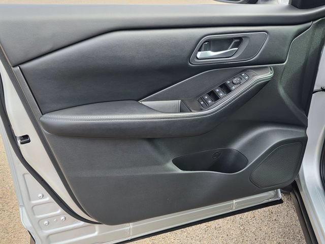 Used 2024 Nissan Rogue SV AWD/4WD image 19