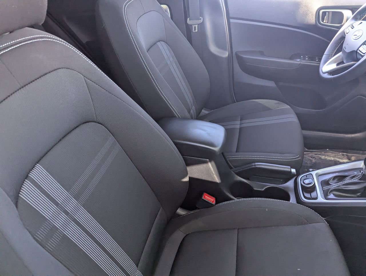 Used 2025 Hyundai Venue SEL image 11