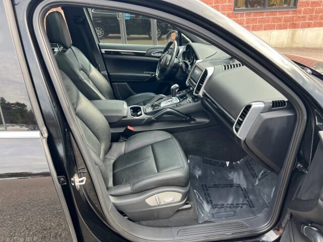 Used 2012 Porsche Cayenne w/ Convenience Pkg AWD/4WD image 13
