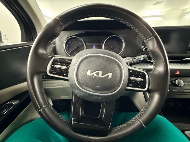 Used 2023 Kia Carnival LX FWD image 24