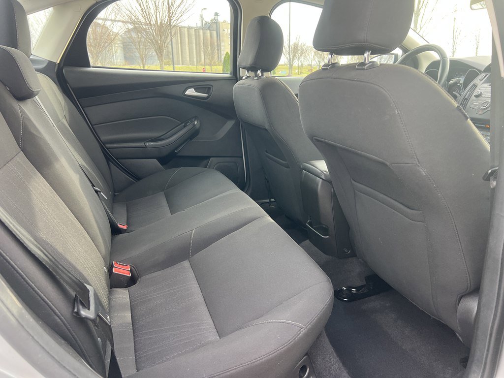 Used 2015 Ford Focus SE w/ SE Cold Weather Package FWD image 13