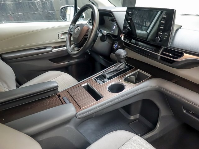 Certified 2024 Toyota Sienna LE image 25