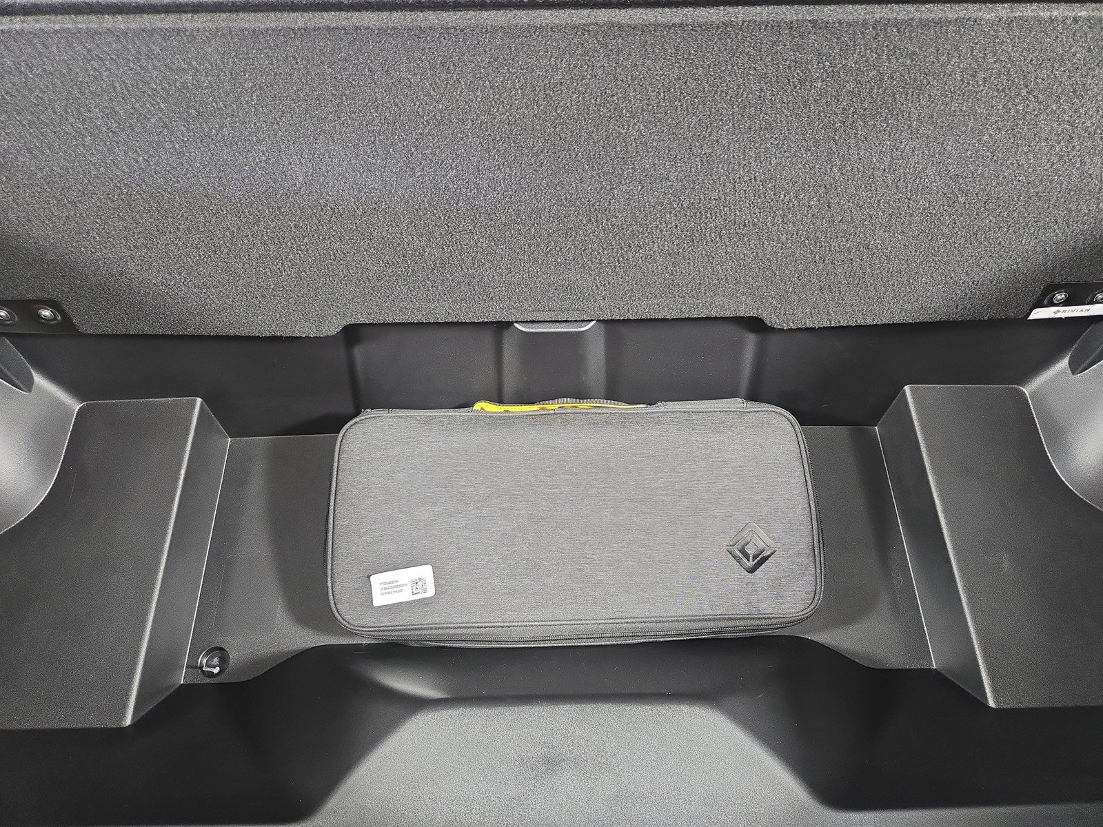 Used 2024 Rivian R1S Adventure AWD/4WD image 14