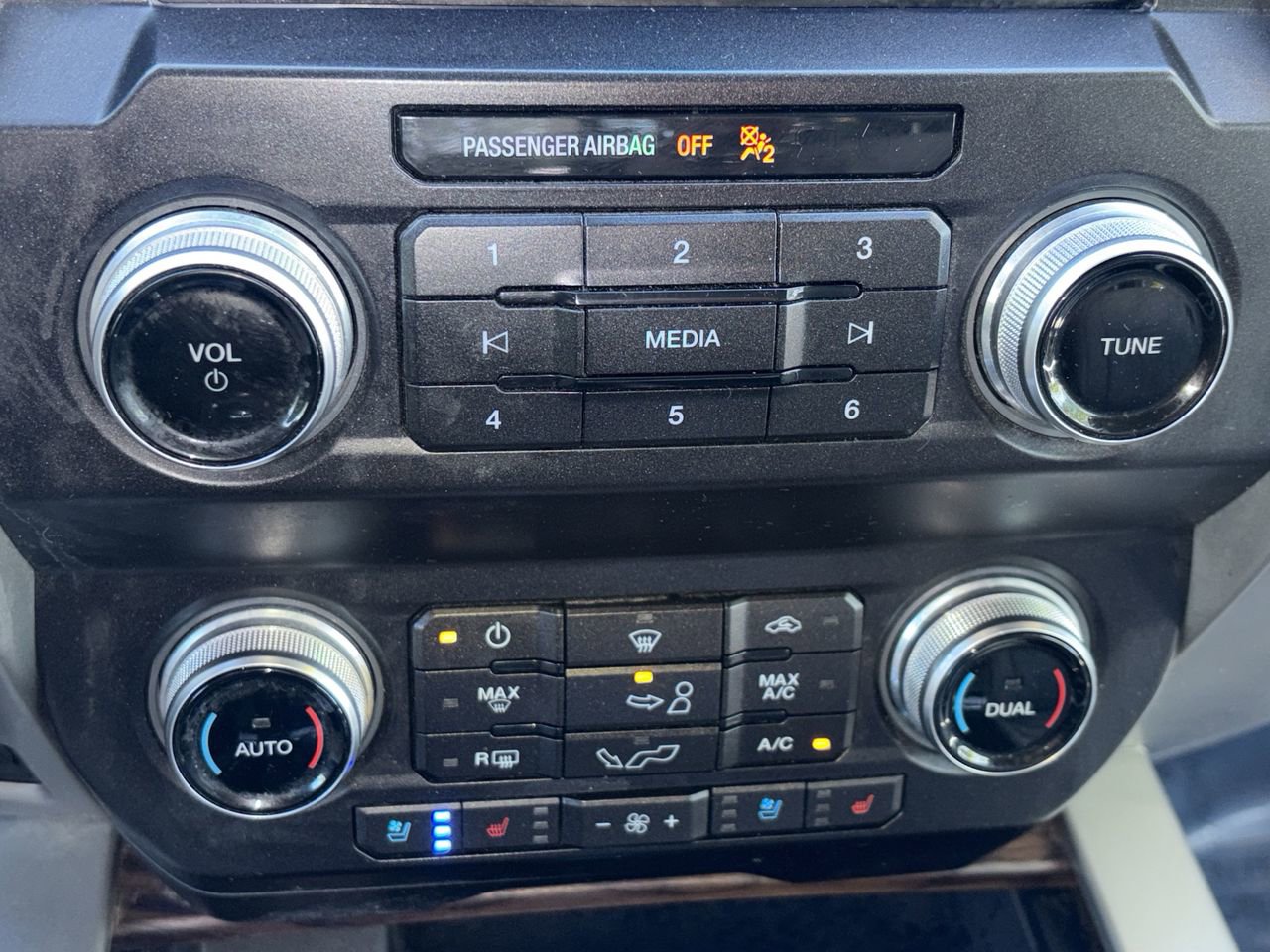 Used 2019 Ford F150 Lariat w/ Equipment Group 502A Luxury AWD/4WD image 17