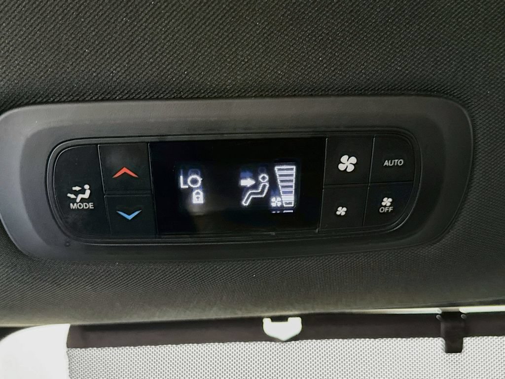 Used 2020 Chrysler Pacifica Limited FWD image 31