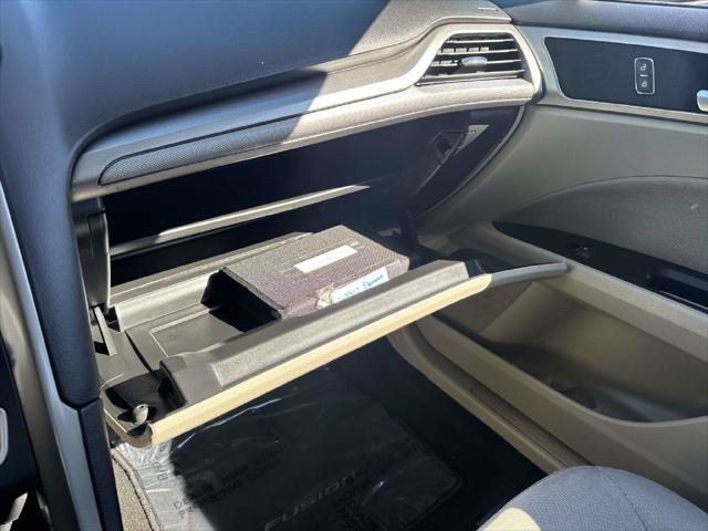 Used 2019 Ford Fusion SE FWD image 31