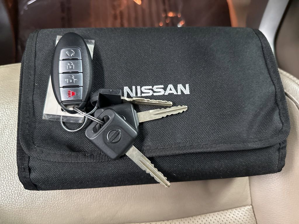 Used 2016 Nissan Titan SL AWD/4WD image 38