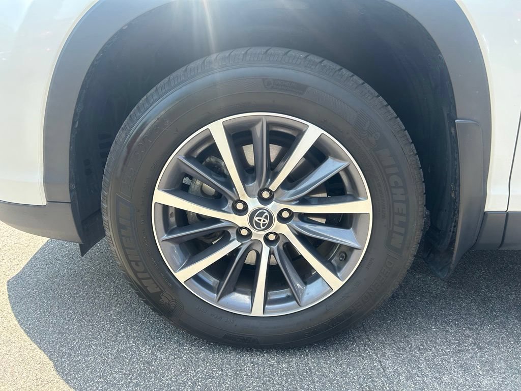 Used 2019 Toyota Highlander XLE AWD/4WD image 27