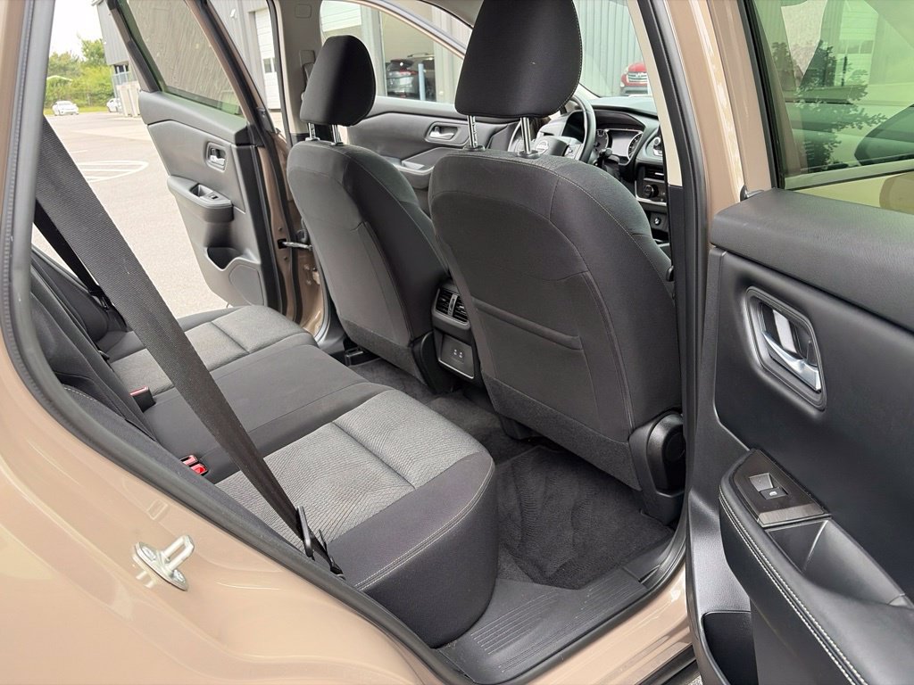 Certified 2025 Nissan Rogue SV FWD image 26