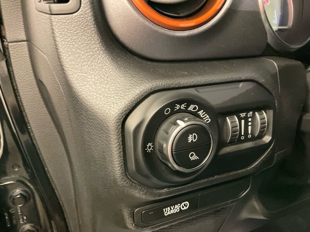 Used 2020 Jeep Gladiator Mojave w/ Dual Top Group AWD/4WD image 14